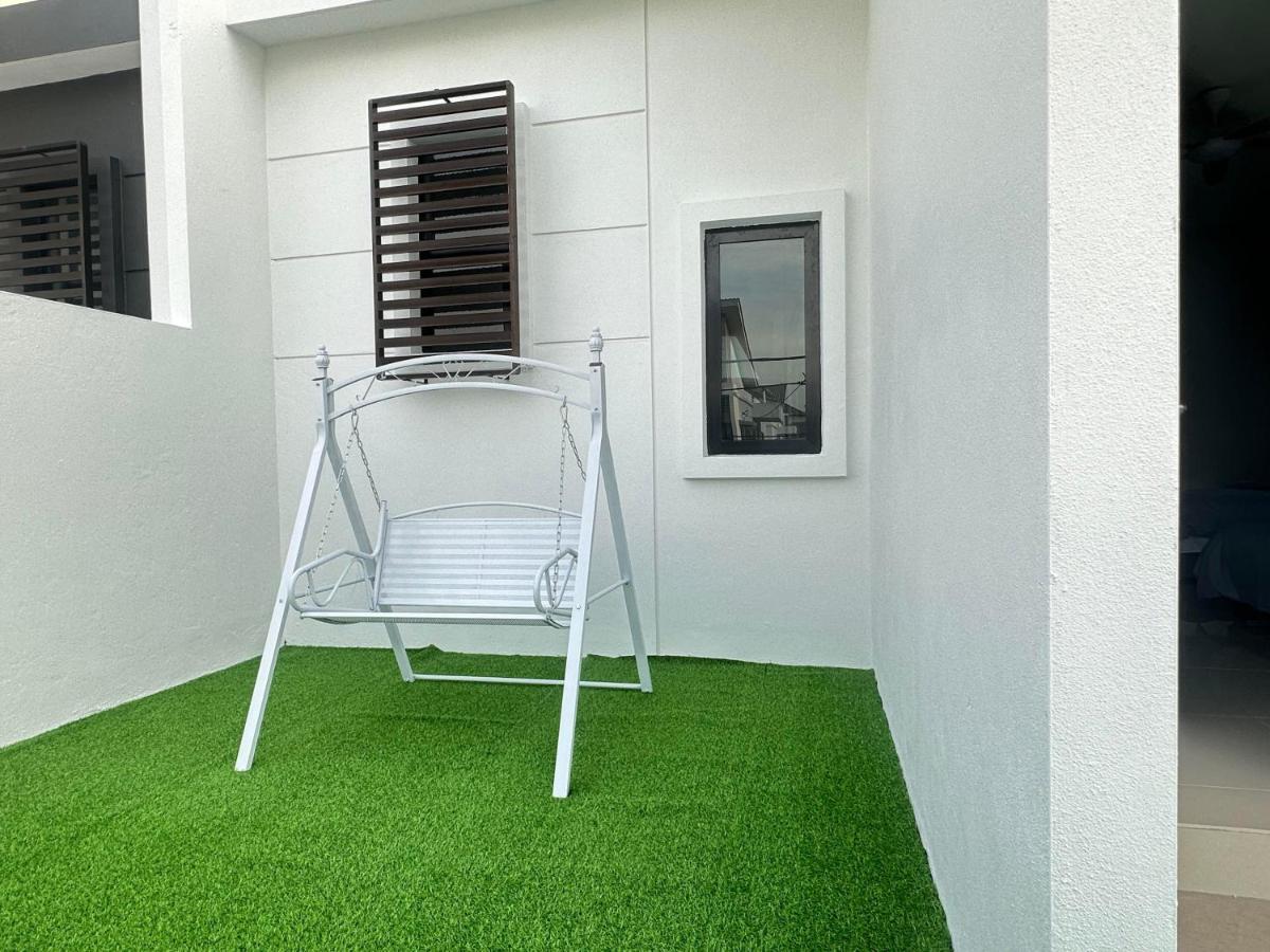 《Untitled Homestay》Sitiawan Eksteriør billede